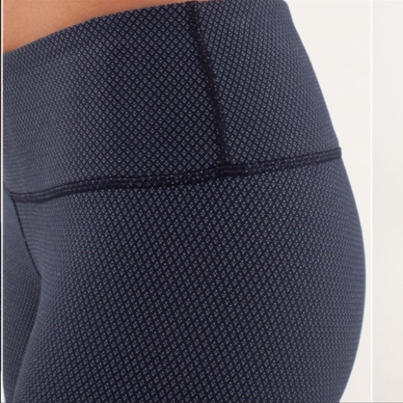 Lululemon Wunder Under Pant *Print
Diamond Dot Black White Size 8 - Picture 2 of 6